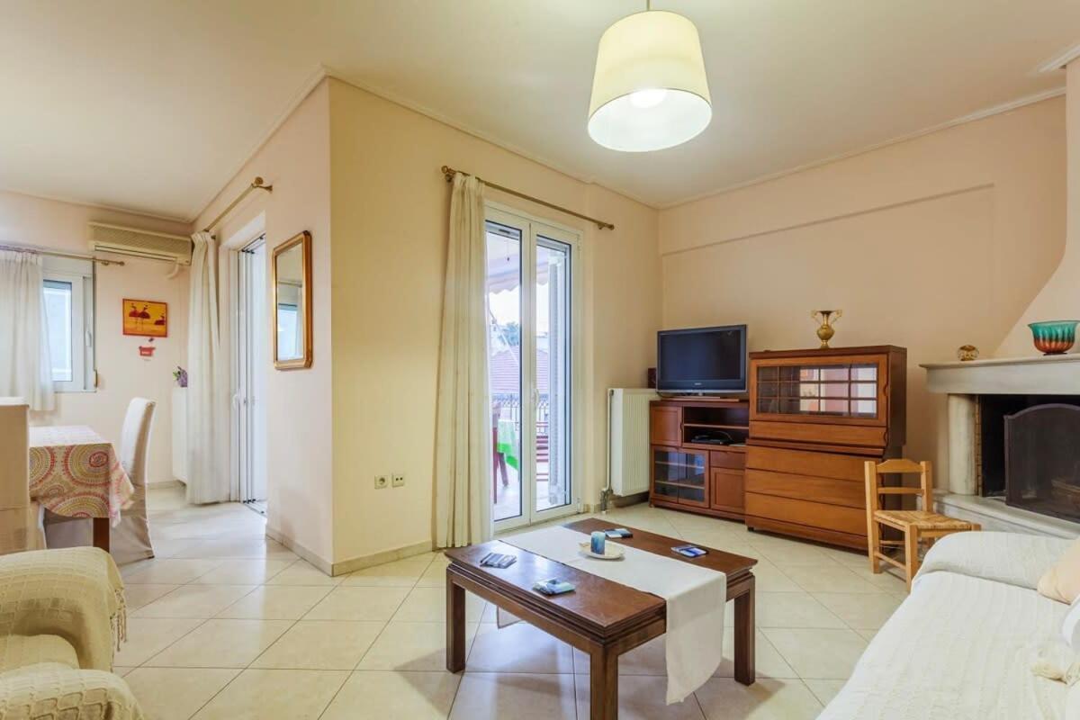 Spacious Urban Haven-Family Home, Perfect Location Каламата Екстериор снимка
