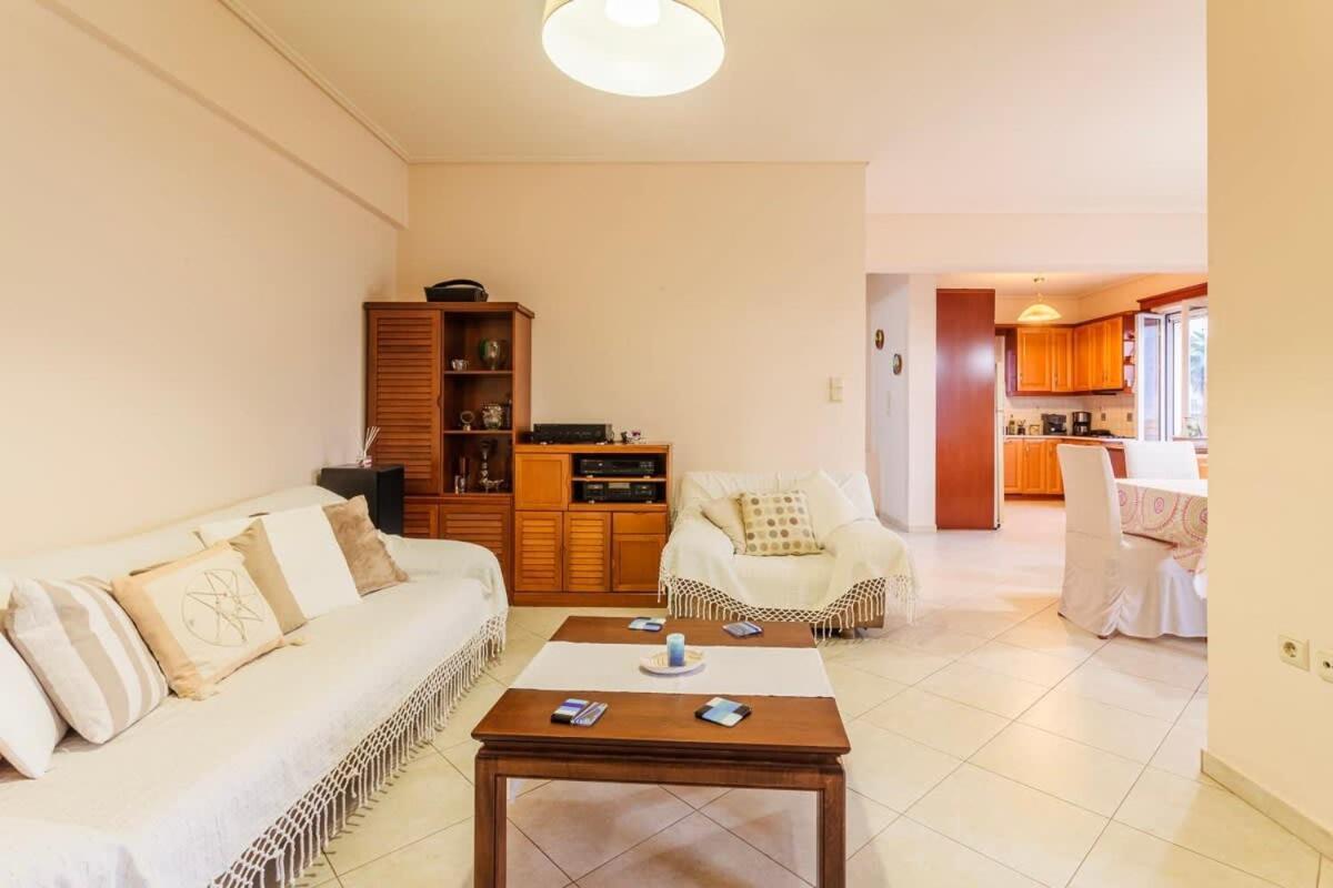 Spacious Urban Haven-Family Home, Perfect Location Каламата Екстериор снимка