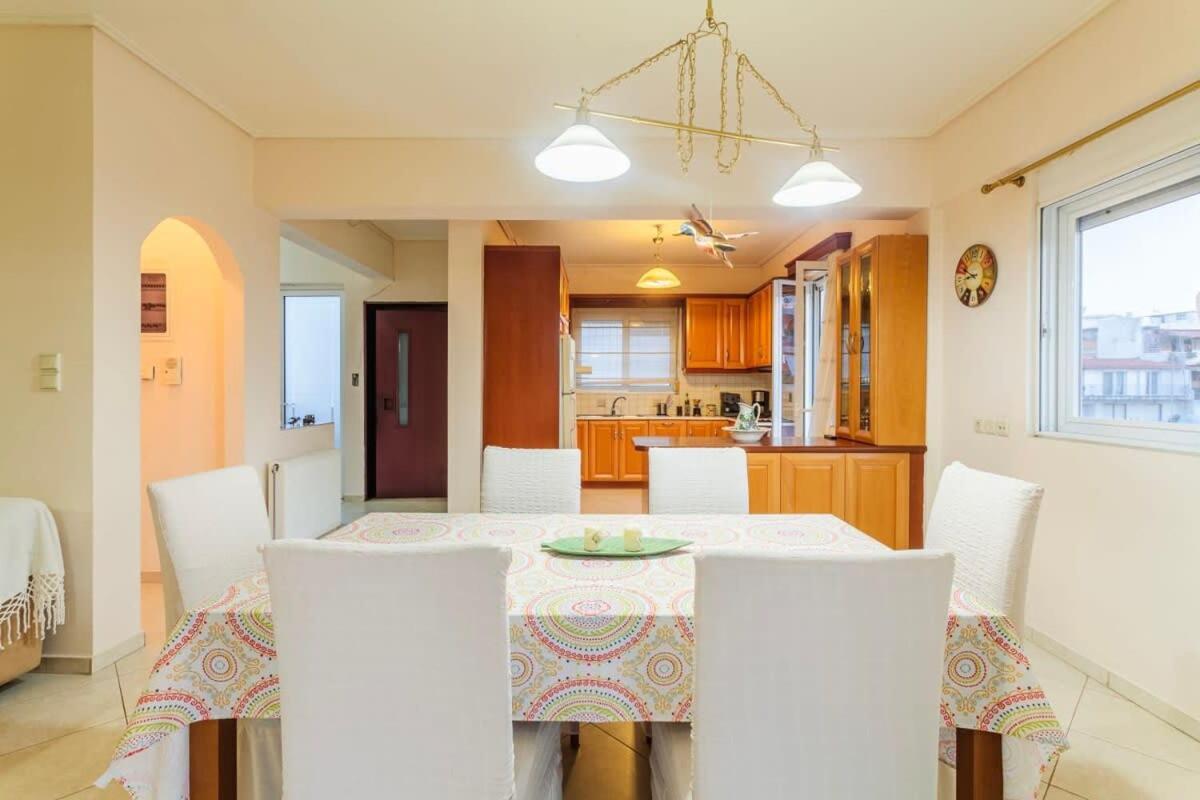 Spacious Urban Haven-Family Home, Perfect Location Каламата Екстериор снимка