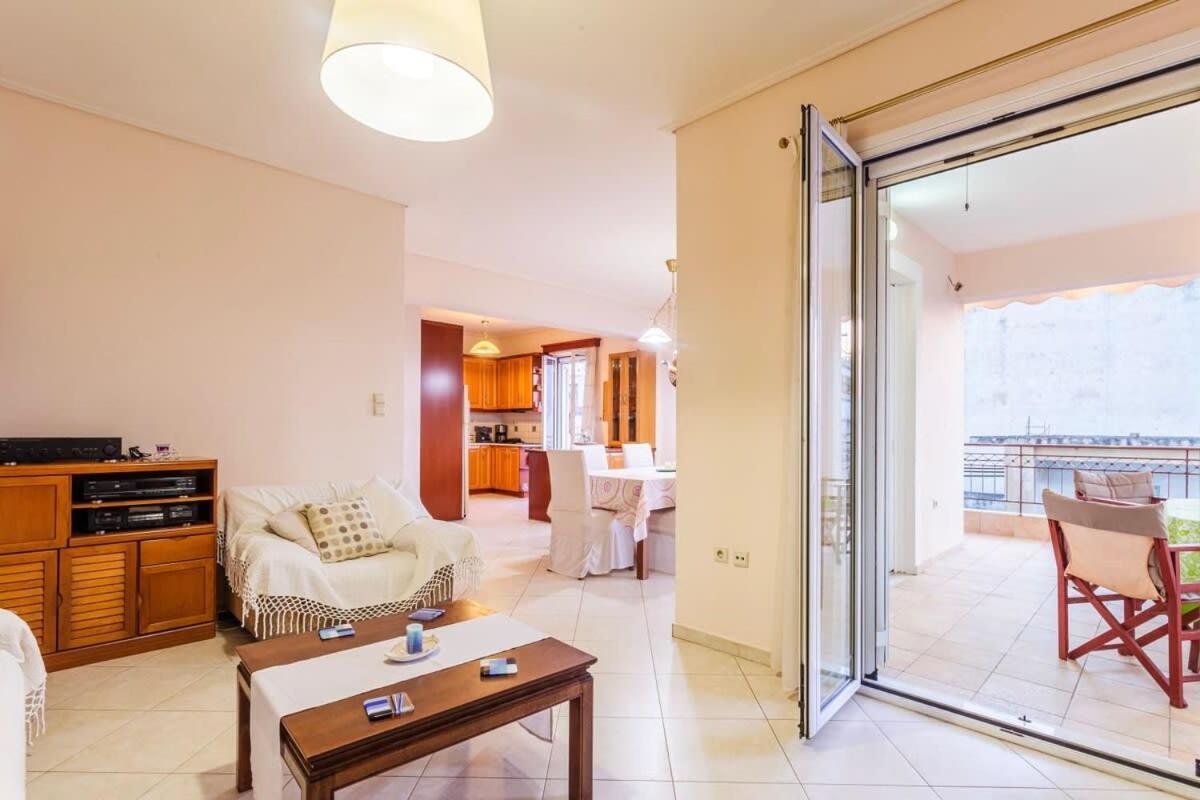 Spacious Urban Haven-Family Home, Perfect Location Каламата Екстериор снимка