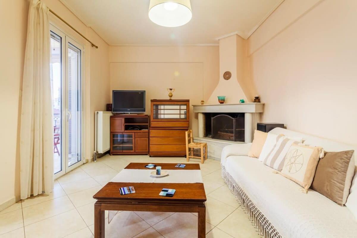 Spacious Urban Haven-Family Home, Perfect Location Каламата Екстериор снимка
