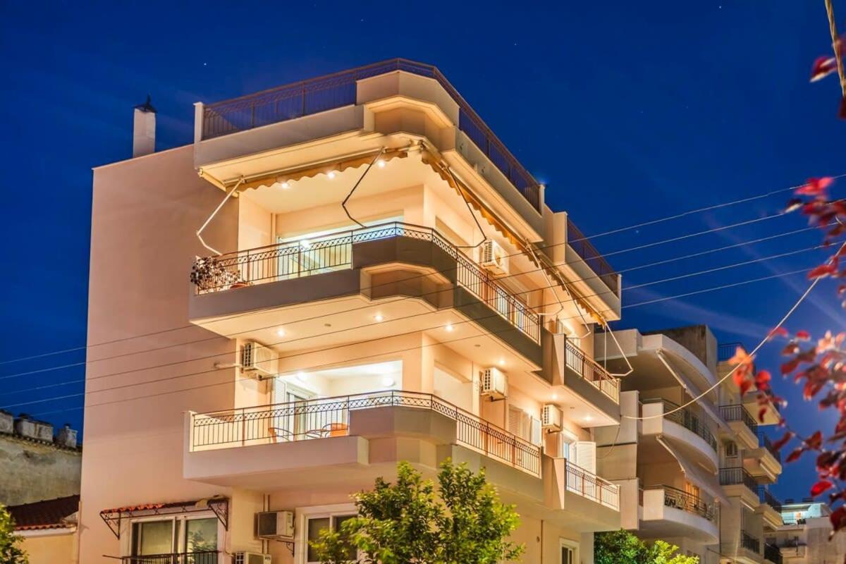 Spacious Urban Haven-Family Home, Perfect Location Каламата Екстериор снимка