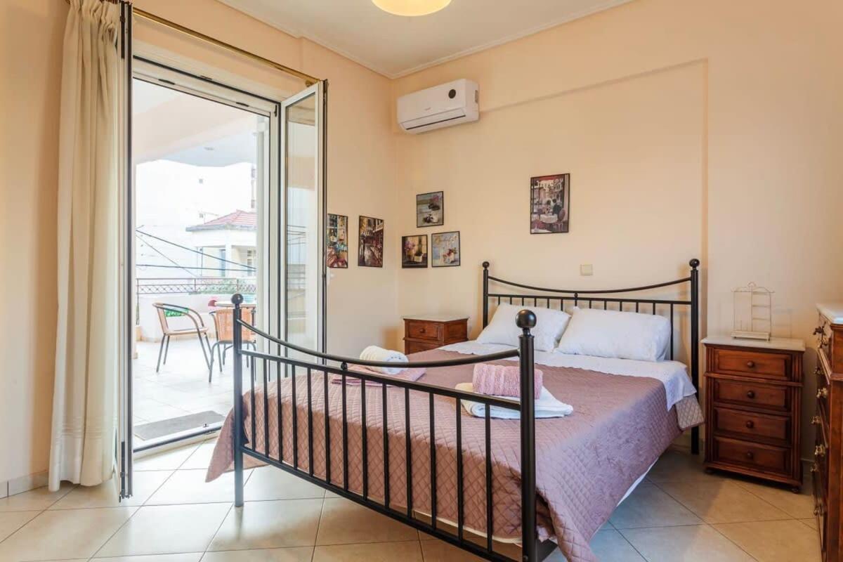 Spacious Urban Haven-Family Home, Perfect Location Каламата Екстериор снимка