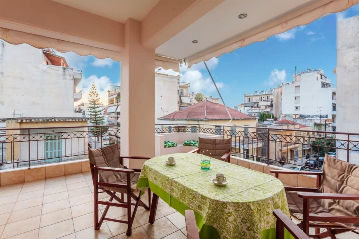 Spacious Urban Haven-Family Home, Perfect Location Каламата Екстериор снимка
